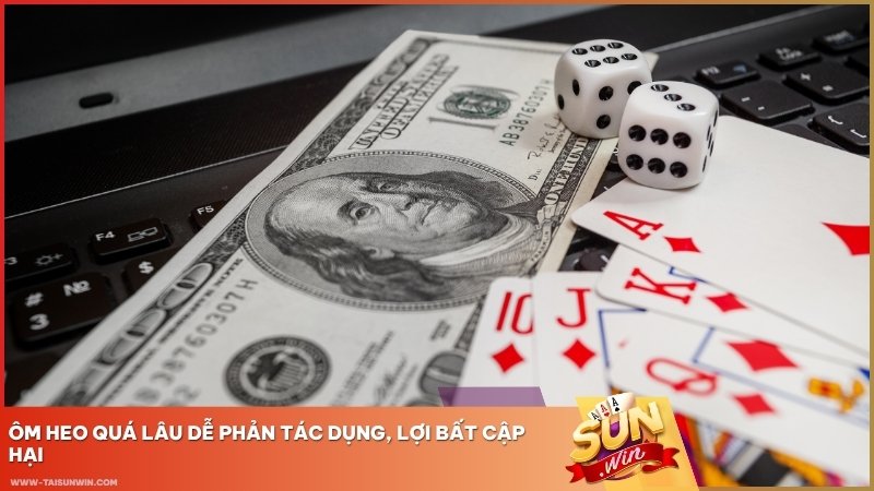 Ôm Heo quá lâu dễ phản tác dụng, lợi bất cập hại